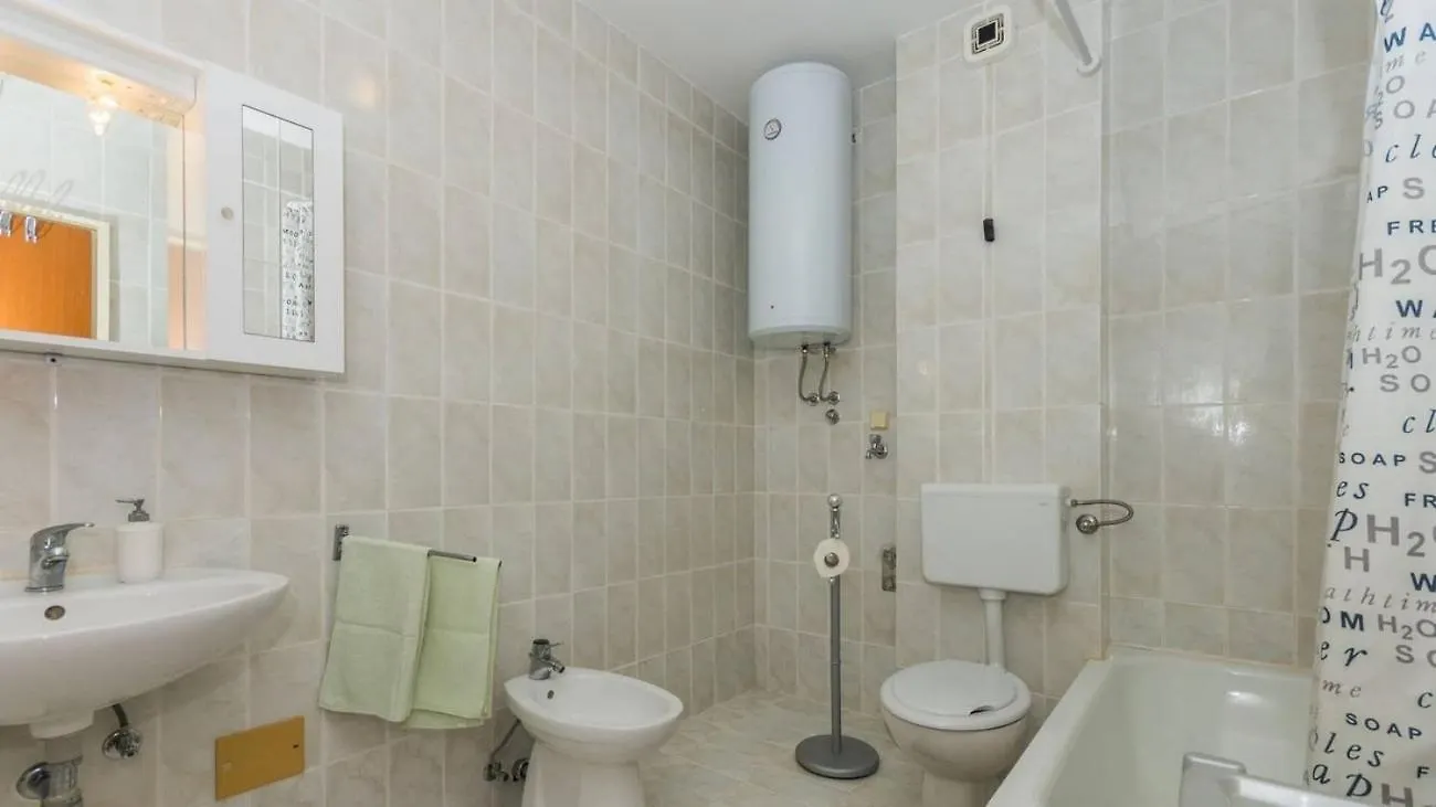 Apartments With A Parking Space Njivice, Krk - 21857 Croatia